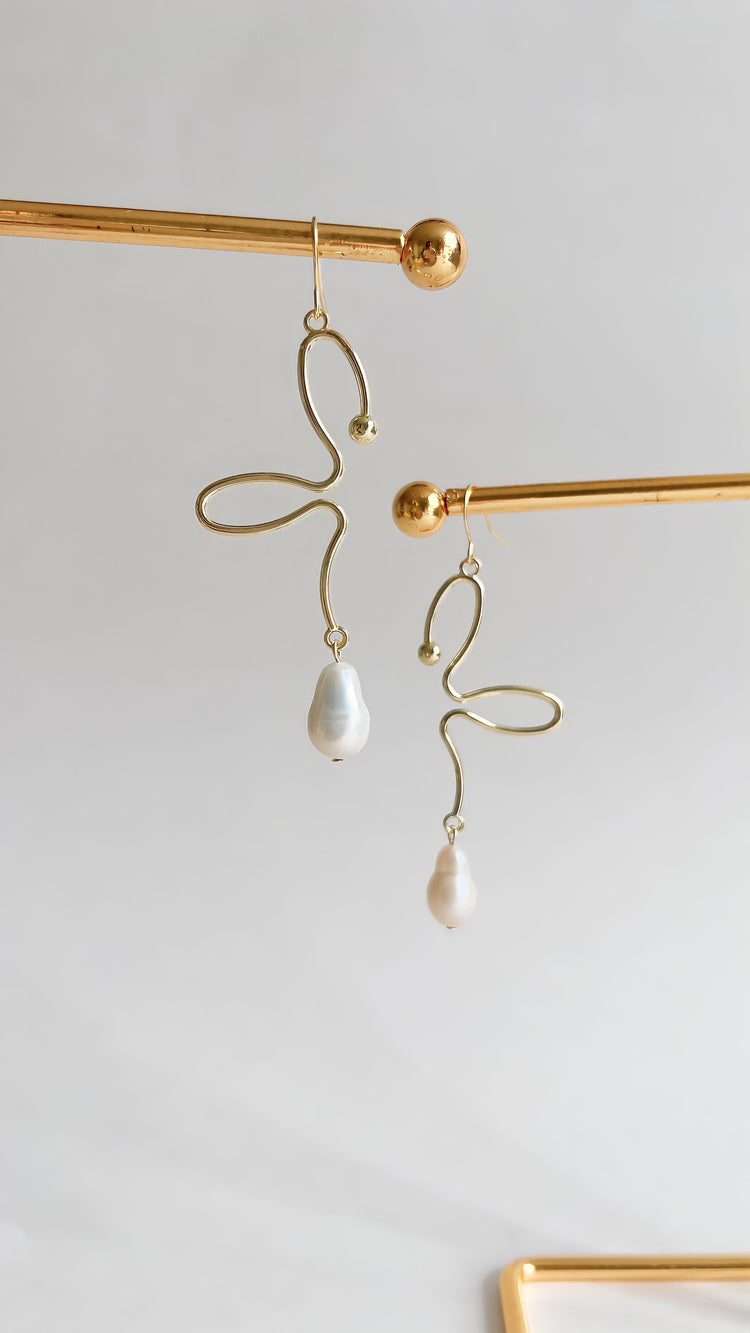 Doodle Line Dangle Earrings | Freshwater Pearl Earrings
